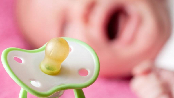 В Челябинске чуть не погиб ребенок: родители пытались успокоить младенца соской с мёдом В Челябинске чуть не погиб ребенок: родители пытались успокоить младенца соской с мёдом