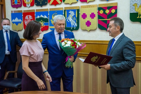 Челябинские врачи получили награды Законодательного собрания 