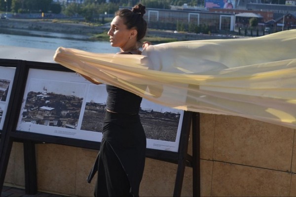 На крыше челябинского музея горожан учили читать стихи На крыше челябинского музея горожан учили читать стихи