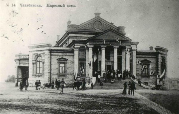 Реки спирта и бабий бунт: как проходят «мерзкие» экскурсии по Челябинску Реки спирта и бабий бунт: как проходят «мерзкие» экскурсии по Челябинску