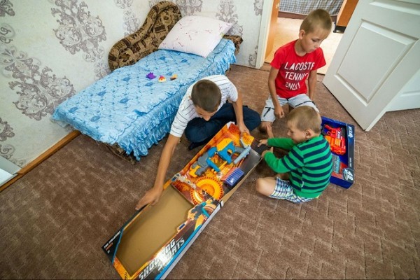 В Челябинской области пострадавшей от пожара многодетной семье купили дом В Челябинской области пострадавшей от пожара многодетной семье купили дом