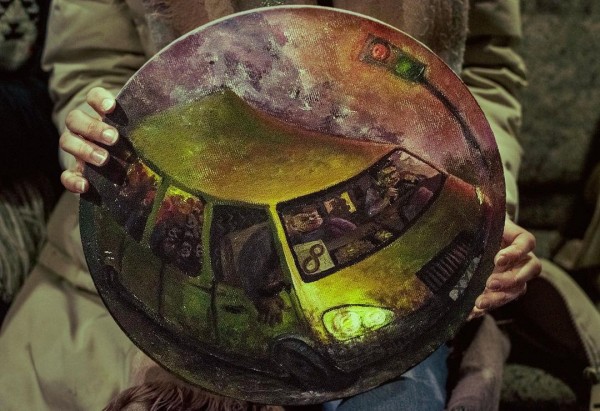 Горящие автобусы и спящие пассажиры: художница из Челябинска нарисовала серию картин о маршрутках Горящие автобусы и спящие пассажиры: художница из Челябинска нарисовала серию картин о маршрутках