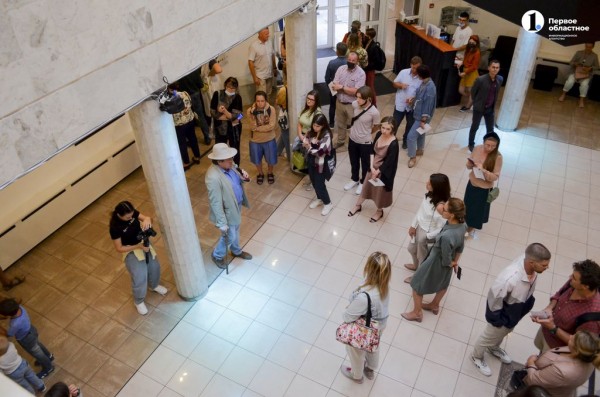 Искусственный остров и станции метро с каслинским литьем: в Челябинске открылась выставка «Бумажная архитектура» Искусственный остров и станции метро с каслинским литьем: в Челябинске открылась выставка «Бумажная архитектура»