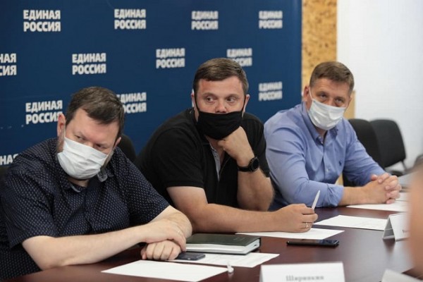 Алексей Текслер призвал депутатов-единороссов активнее работать с избирателями