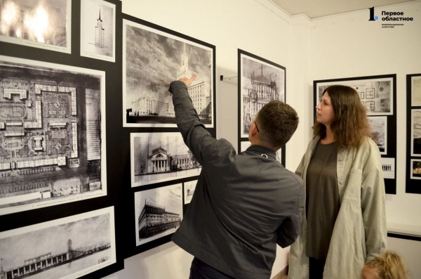 Искусственный остров и станции метро с каслинским литьем: в Челябинске открылась выставка «Бумажная архитектура» Искусственный остров и станции метро с каслинским литьем: в Челябинске открылась выставка «Бумажная архитектура»