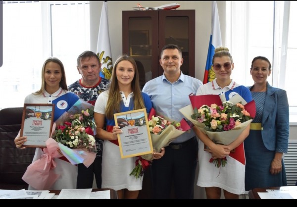 Ватерполисткам «Динамо-Уралочки» провели экскурсию по Златоустовскому металлургическому заводу Ватерполисткам «Динамо-Уралочки» провели экскурсию по Златоустовскому металлургическому заводу