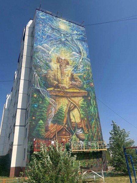 На зданиях в трех городах Челябинской области художники нарисовали гигантские граффити На зданиях в трех городах Челябинской области художники нарисовали гигантские граффити