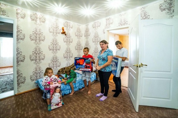 В Челябинской области пострадавшей от пожара многодетной семье купили дом В Челябинской области пострадавшей от пожара многодетной семье купили дом