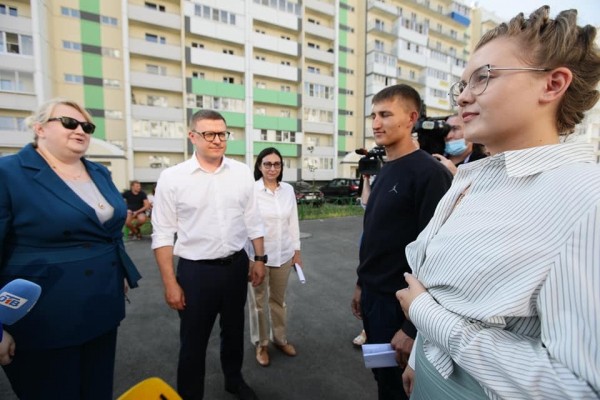 Алексей Текслер вручил ключи новоселам микрорайона Чурилово Алексей Текслер вручил ключи новоселам микрорайона Чурилово