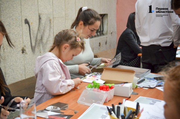 Искусственный остров и станции метро с каслинским литьем: в Челябинске открылась выставка «Бумажная архитектура» Искусственный остров и станции метро с каслинским литьем: в Челябинске открылась выставка «Бумажная архитектура»