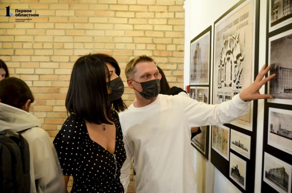 Искусственный остров и станции метро с каслинским литьем: в Челябинске открылась выставка «Бумажная архитектура» Искусственный остров и станции метро с каслинским литьем: в Челябинске открылась выставка «Бумажная архитектура»