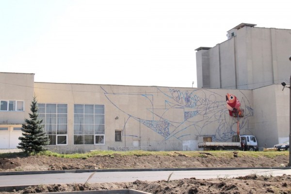 На зданиях в трех городах Челябинской области художники нарисовали гигантские граффити На зданиях в трех городах Челябинской области художники нарисовали гигантские граффити