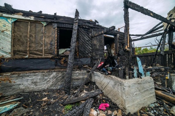 В Челябинской области пострадавшей от пожара многодетной семье купили дом В Челябинской области пострадавшей от пожара многодетной семье купили дом