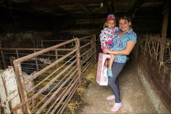 В Челябинской области пострадавшей от пожара многодетной семье купили дом В Челябинской области пострадавшей от пожара многодетной семье купили дом