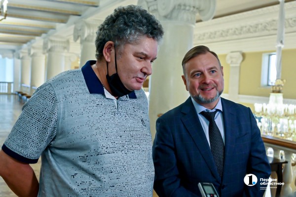 В Челябинском театре оперы и балета появился уникальный дирижерский пульт В Челябинском театре оперы и балета появился уникальный дирижерский пульт