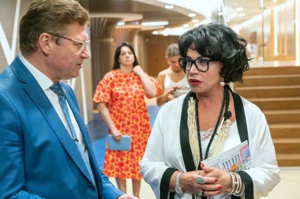 Надежда Бабкина посетила обновленную детскую филармонию в Челябинске