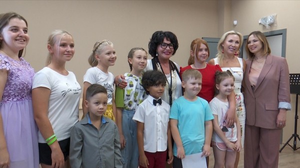 Надежда Бабкина посетила обновленную детскую филармонию в Челябинске