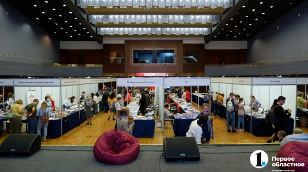 Книжная ярмарка и #Рыжийфест в Челябинске: как писатели искали читателей Книжная ярмарка и #Рыжийфест в Челябинске: как писатели искали читателей