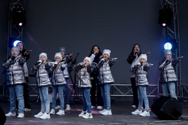 В Челябинске торжественно открыли Арт-сквер на набережной Миасса