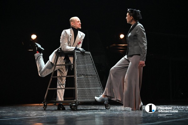 Сказка из другого мира: в Челябинском театре состоялась премьера «Безымянной звезды» Сказка из другого мира: в Челябинском театре состоялась премьера «Безымянной звезды»