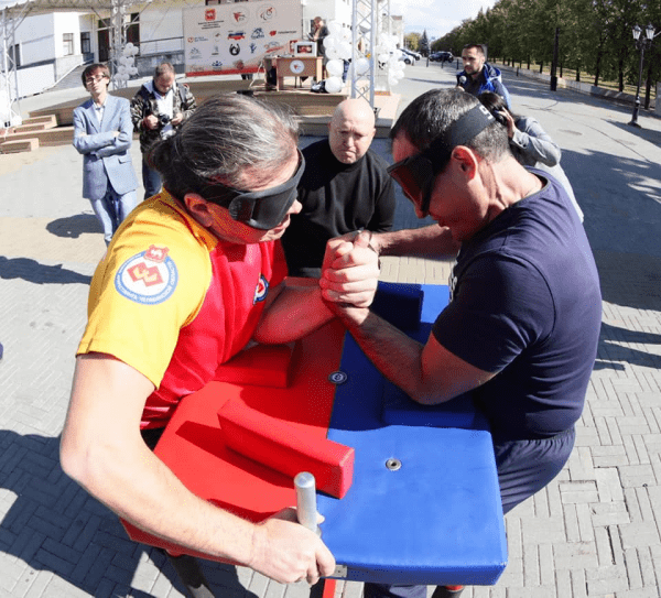 Спортсмены с инвалидностью продемонстрировали свои навыки в центре Челябинска 