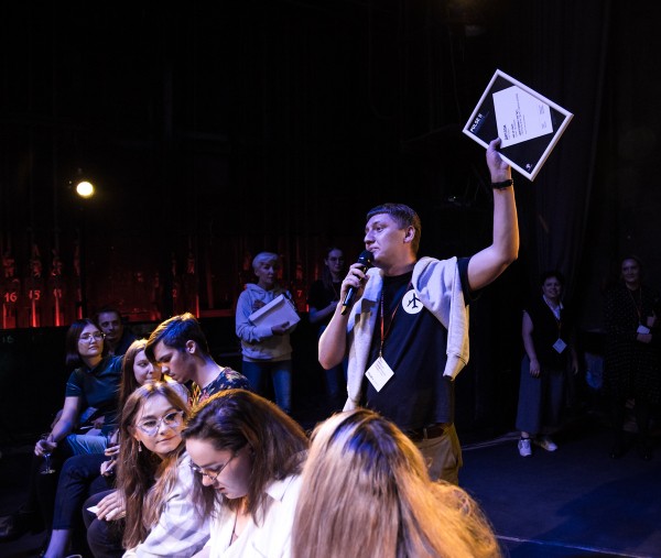 В Челябинске на фестивале Pulse II состоялся спектакль «Кто ты?»: без сюжета, без актеров, без зрителей