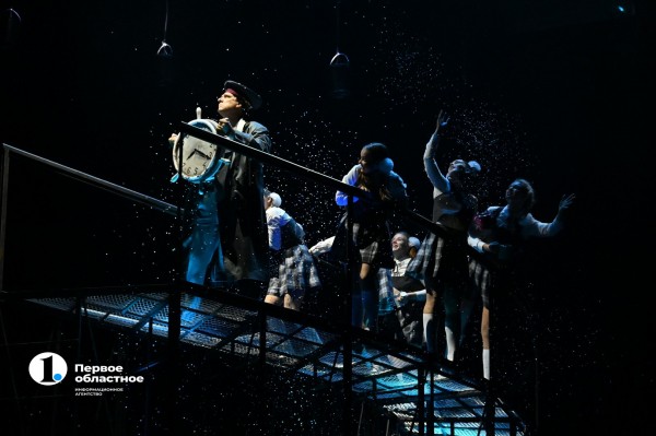 Сказка из другого мира: в Челябинском театре состоялась премьера «Безымянной звезды» Сказка из другого мира: в Челябинском театре состоялась премьера «Безымянной звезды»