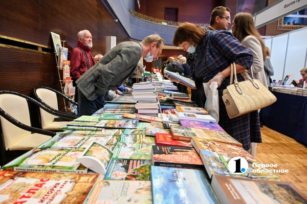 Книжная ярмарка и #Рыжийфест в Челябинске: как писатели искали читателей Книжная ярмарка и #Рыжийфест в Челябинске: как писатели искали читателей