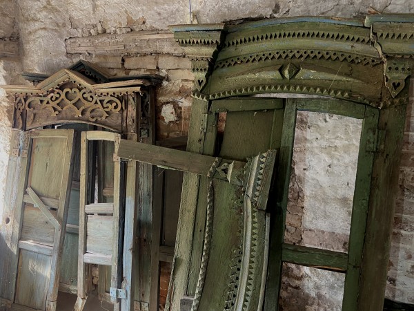 Волонтеры «Том Сойер Феста» отреставрировали наличники с Нагорного квартала Волонтеры «Том Сойер Феста» отреставрировали наличники с Нагорного квартала