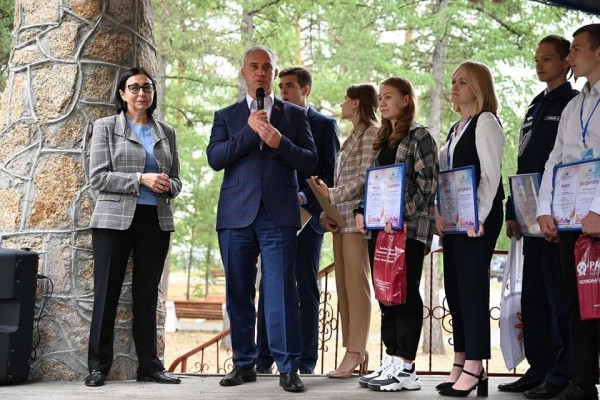 Как в Челябинске прошел юбилейный общественно-политический вернисаж Как в Челябинске прошел юбилейный общественно-политический вернисаж