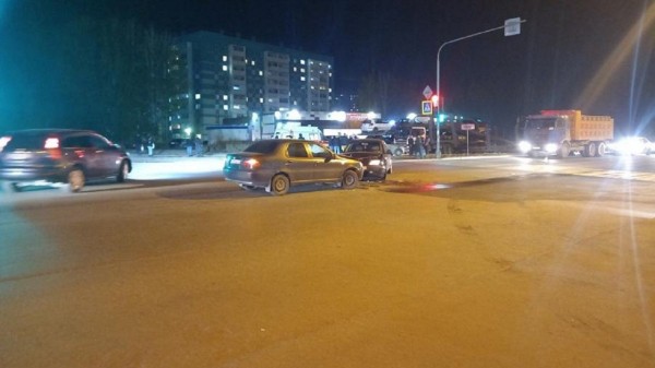 Такси попало в ДТП в Челябинске, есть пострадавшие