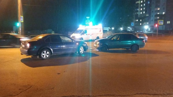 Такси попало в ДТП в Челябинске, есть пострадавшие