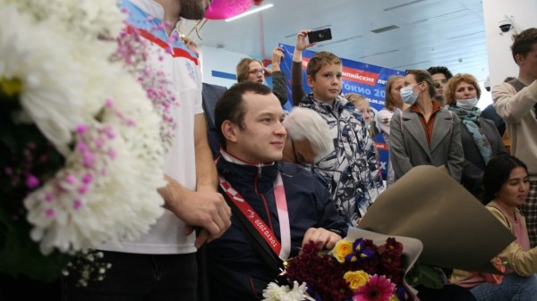 Медалистов Паралимпиады торжественно встретили в Челябинске