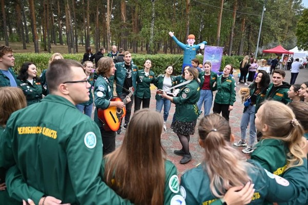 Как в Челябинске прошел юбилейный общественно-политический вернисаж Как в Челябинске прошел юбилейный общественно-политический вернисаж