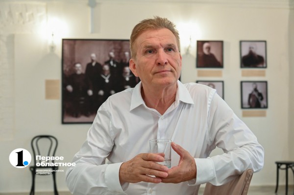 «Дебаркадер-2021» в Челябинске: вместо театров и поэтических вечеров — тату и танцы «Дебаркадер-2021» в Челябинске: вместо театров и поэтических вечеров — тату и танцы