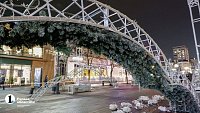 На челябинской Кировке начали установку новогодней иллюминации