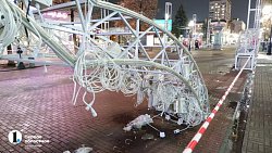 На челябинской Кировке начали установку новогодней иллюминации