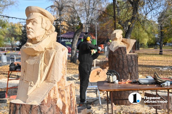 В Челябинске вырезают из дерева героев советского кино