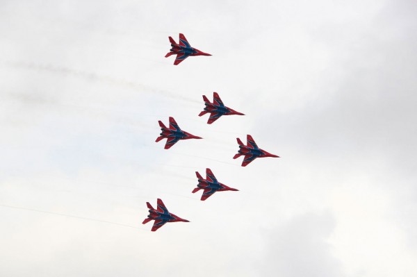 Жители Челябинска засняли воздушное шоу «Стрижей» ФОТО, ВИДЕО