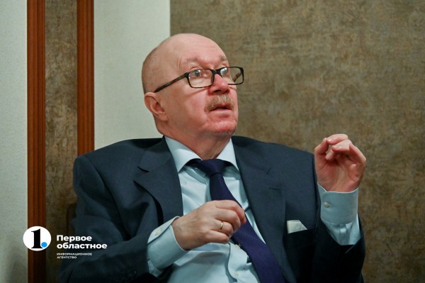 Денис Драгунский пишет роман «Подлинная жизнь Дениса Кораблева» Денис Драгунский пишет роман «Подлинная жизнь Дениса Кораблева»