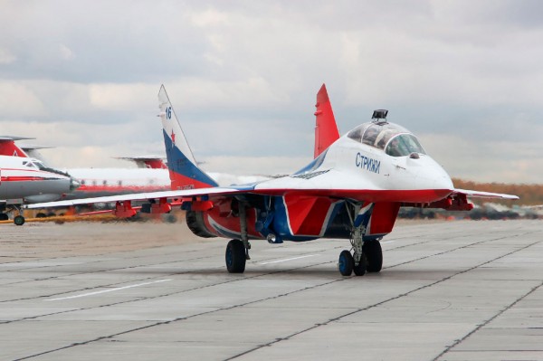 Жители Челябинска засняли воздушное шоу «Стрижей» ФОТО, ВИДЕО