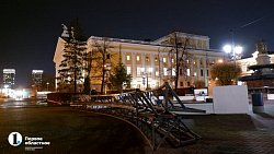 На челябинской Кировке начали установку новогодней иллюминации