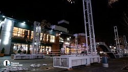 На челябинской Кировке начали установку новогодней иллюминации