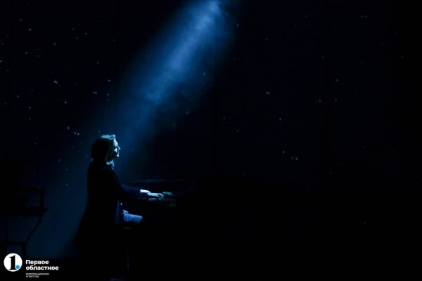 В Челябинске Дмитрий Маликов представил свой спектакль на сцене Детской филармонии В Челябинске Дмитрий Маликов представил свой спектакль на сцене Детской филармонии