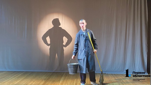 Студия-театр «Манекен» в Челябинске сыграла премьеру по притчам Толстого Студия-театр «Манекен» в Челябинске сыграла премьеру по притчам Толстого