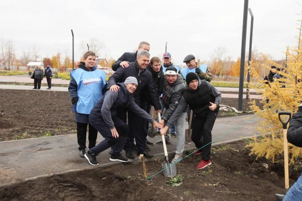 В челябинском парке «Дружба» заложили аллею спортсменов