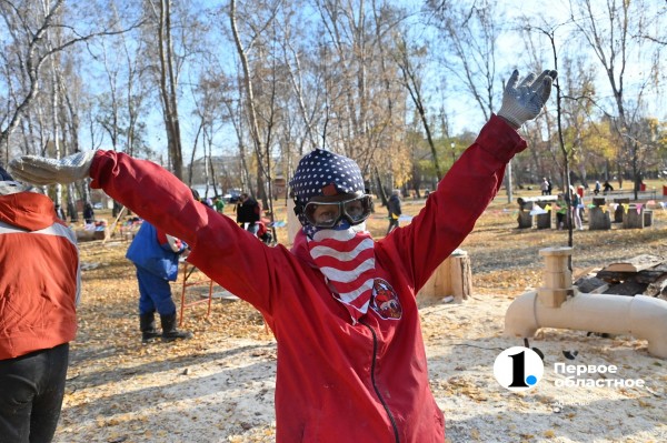 В Челябинске вырезают из дерева героев советского кино