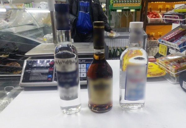 В Челябинской области полиция изъяла 2,5 тонны алкогольной продукции В Челябинской области полиция изъяла 2,5 тонны алкогольной продукции