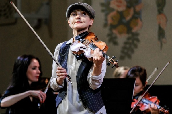 В Челябинской филармонии состоялся бенефис &laquo;Скрипач на крыше&raquo;