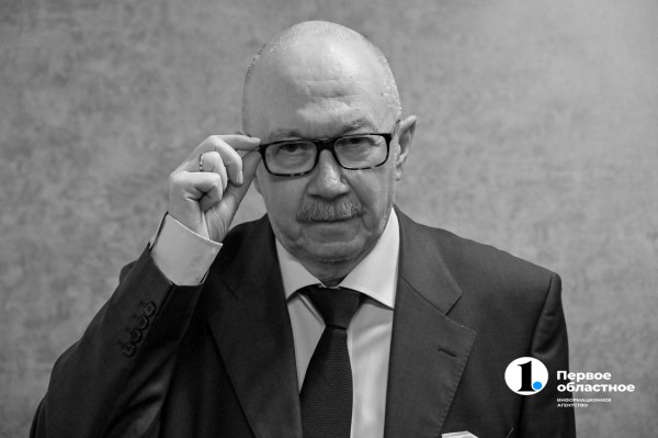 Денис Драгунский пишет роман «Подлинная жизнь Дениса Кораблева» Денис Драгунский пишет роман «Подлинная жизнь Дениса Кораблева»